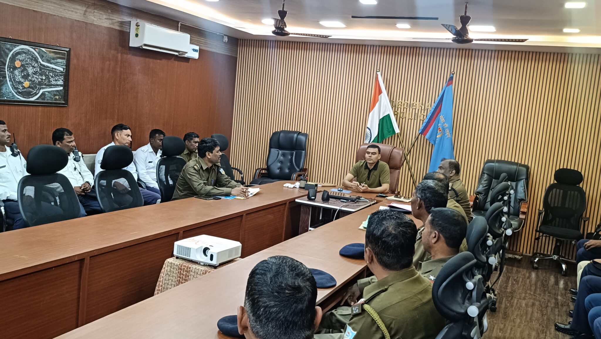 देवघर में यातायात व्यवस्था को सुचारू बनाने हेतु बैठक, पुलिस अधीक्षक सौरभ ने दिए आवश्यक निर्देश