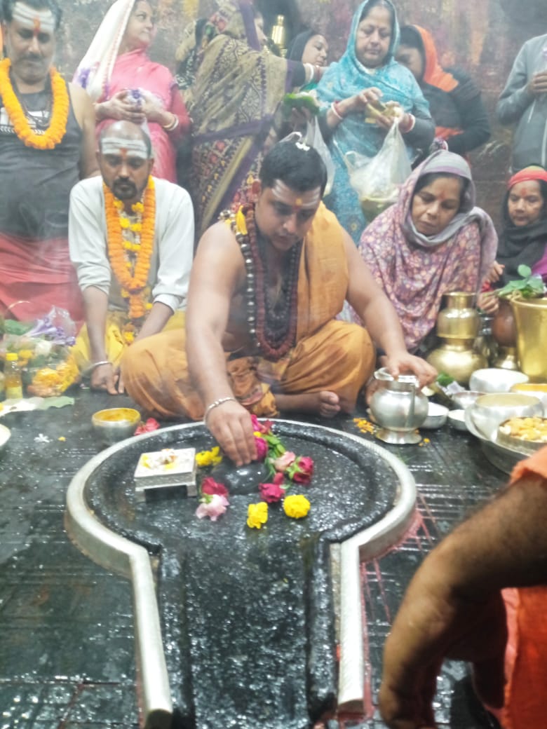 प्रातः काल करें बाबा बैद्यनाथ के मनोकामना शिवलिंग का दर्शन